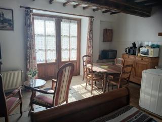 Maison studio village médiéval - 0