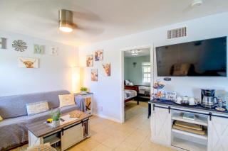 Corner Cottage - Just Minutes from the Water - 5