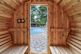Private Cabin Retreat-Seasinal Heated PoolHot TubTiki Barsauna - 1
