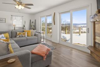 Wine Trail Retreat Lake Views Fire Pit 12 - 8