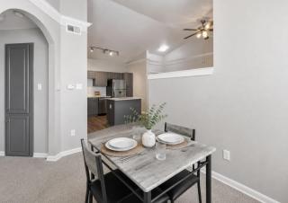 Premium 1BR Apartment. Free Parking and Fitness Center - 8