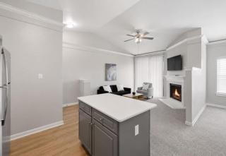 Premium 1BR Apartment. Free Parking and Fitness Center - 7