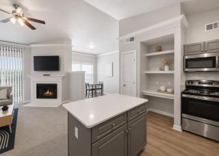 Premium 1BR Apartment. Free Parking and Fitness Center - 5