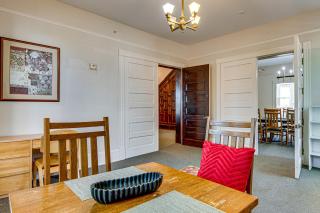 'Agnes Arbor' Walkable Group Getaway in Decatur! - 2