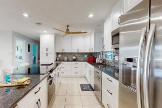 Modern Getaway - 4