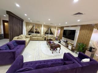 3-story chalet, fully furnished, 5 master bedrooms, large living room, swimming pool - 9
