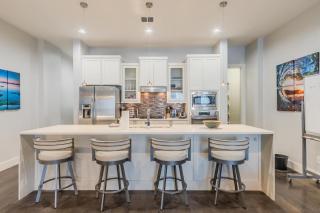 Stunning Townhome Near Uptown - 6