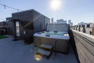 Stunning Townhome Near Uptown - 4