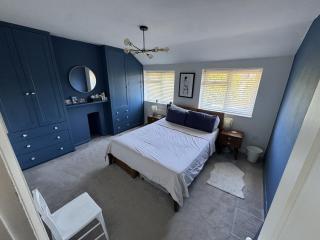 Bishopston Family Home | 3 Beds & Parking - 8