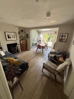 Bishopston Family Home | 3 Beds & Parking - 4