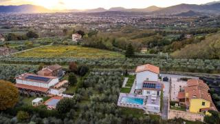 Villa Asti a luxury villa for enjoyment in Tuscany - 2