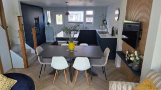 Light Filled 3 Bedroom House on The Barbican - 3