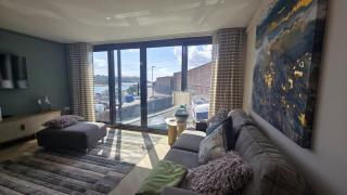 Light Filled 3 Bedroom House on The Barbican - 8