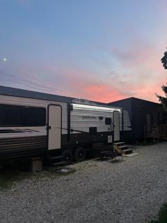 Spacious RV and Tiny house on horse farm - 6