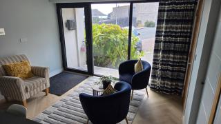 Light Filled 3 Bedroom House on The Barbican - 9