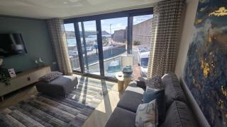 Stunning Plymouth Harbour Views Close to Historic Barbican 3 Bedroom House of Stylish Design - 2