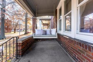 Pretty Blue Bungalow - 7