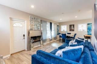 Pretty Blue Bungalow - 8