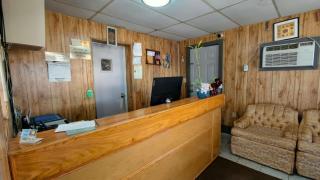 La-Ze L Motel Cushing OK - 3