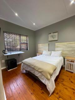 Olive House Hideaway - 2