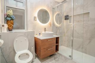 Spacious 3BR Home with Playroom & Free Parking - 1