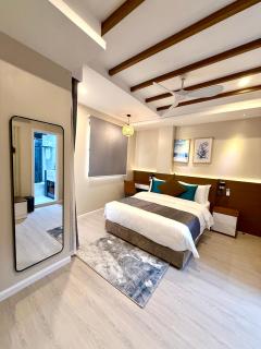 Stingray Beach Inn - 1