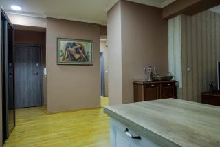 Ideal for Families and Couples with Free Private Garage Parking - 3