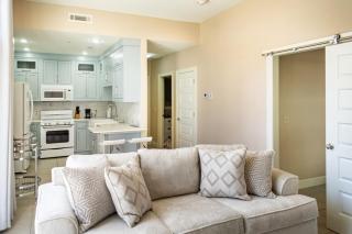 Upscale Condo, only one block to The Square - 9