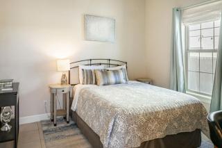 Upscale Condo, only one block to The Square - 8