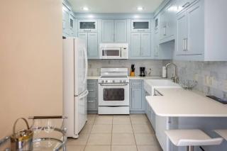 Upscale Condo, only one block to The Square - 3