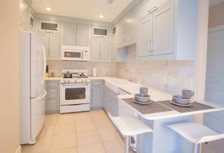 Upscale Condo, only one block to The Square - 1