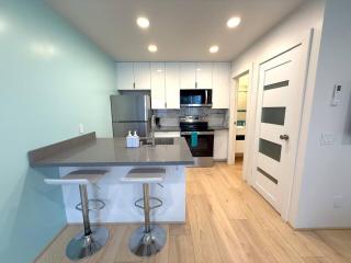 CasaViva Sol - Modern Pet-Friendly Studio with Patio & Shared Yard - Walk to Eats & Coffee, 5 Min to Gaslamp & Beaches - 6