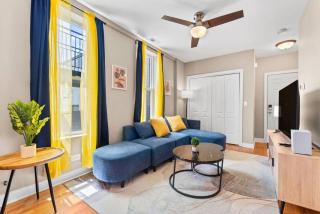 The BuckLogan Nest Sleeps 6 Walk to Blue Line - Apartment - 9