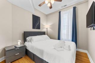 The BuckLogan Nest Sleeps 6 Walk to Blue Line - Apartment - 6