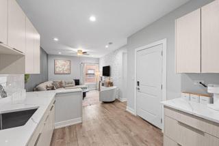 Rogers Park Retreat 3BR +Parking Near Evanston - Apartment - 8