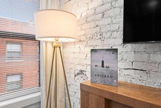 Rogers Park Retreat 3BR +Parking Near Evanston - Apartment - 5