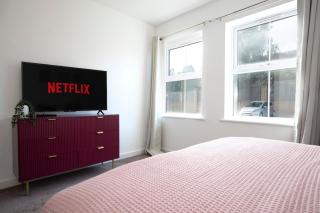 Spacious 2BR Flat By Cozy Quarters Property Management Contractors Accommodation Middlesbrough With Parking - 8