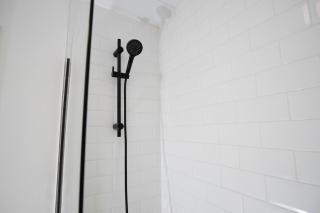 Spacious 2BR Flat By Cozy Quarters Property Management Contractors Accommodation Middlesbrough With Parking - 1
