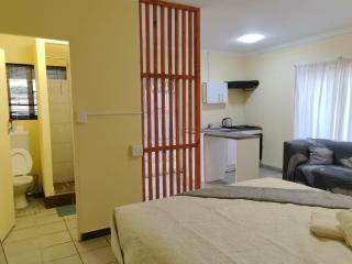 Junior's Guest Apartments - 7