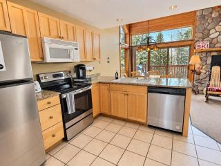3BR Ski-In/Ski-Out Townhome | In-Unit Sauna - 7