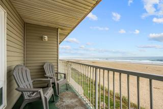 Family Suite - Sleeps Six - Ocean Views & Beach Access - Pool and Hot Tub - 6
