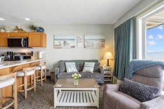 Family Suite - Sleeps Six - Ocean Views & Beach Access - Pool and Hot Tub - 3