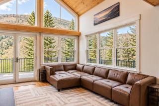 Hot tub & Sauna 3k sqft 100 inch TV Massage Chair - 4