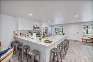 Chardonnay Chalet - 1