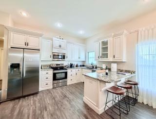 Premium comfort steps from the Bentonville Square! - 6