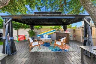Darby's Drift • Walk to Beach • Hot Tub • Backyard - 0