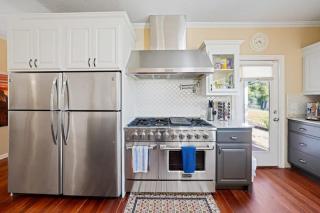 Luxurious Brand New property 3bd/3b Pool & Hot tub - 2