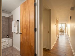 Modern 2BR City Views Balcony Parking Gym - 3