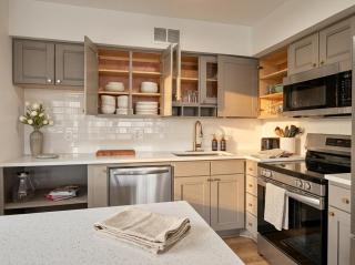 Modern 2BR City Views Balcony Parking Gym - 2