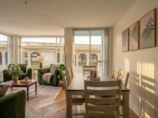 Modern 2BR City Views Balcony Parking Gym - 6
